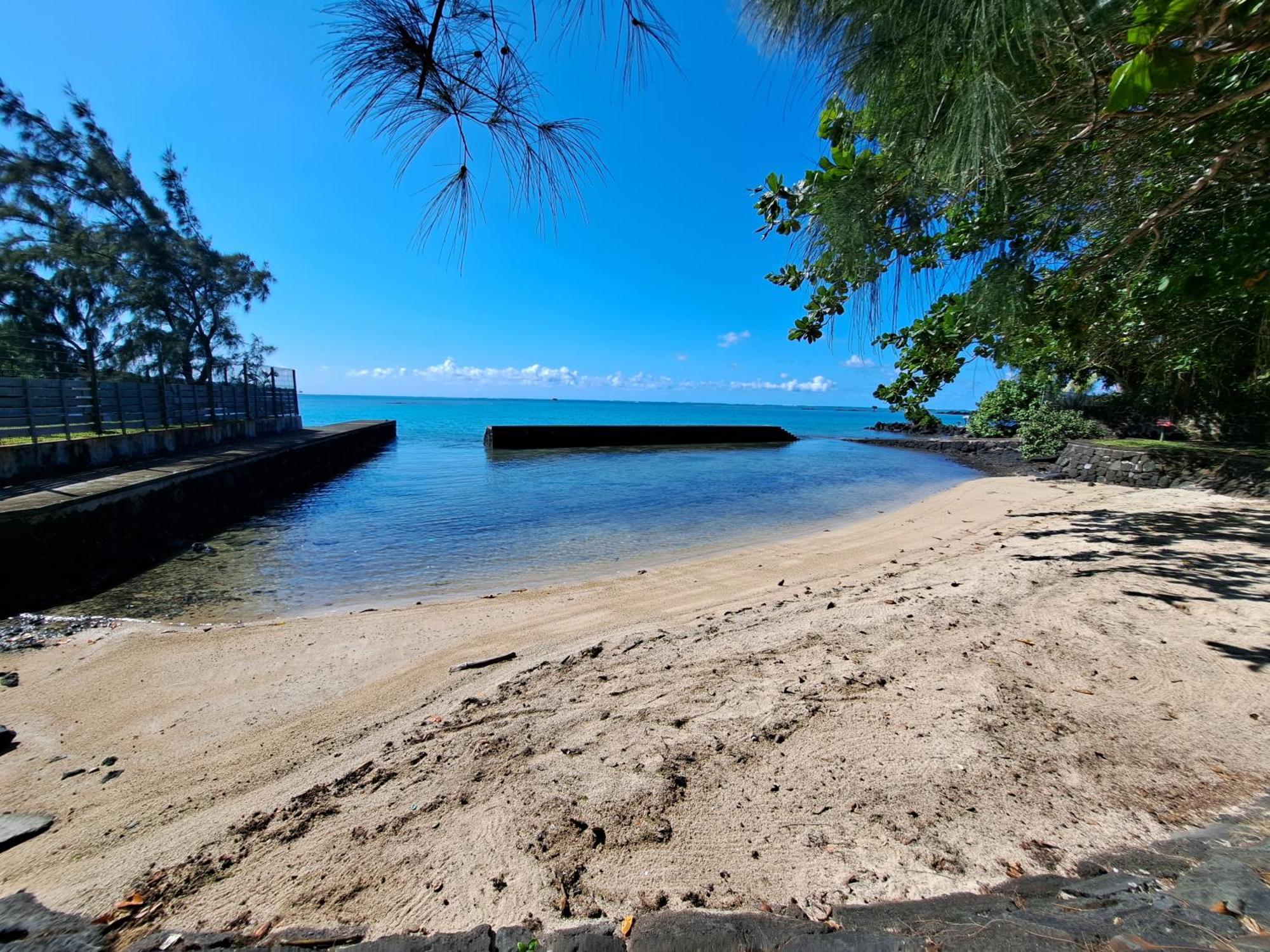 Villa Serenity - Cheerful 2-bedrooms Beachfront Villa. Trou dʼEau Douce